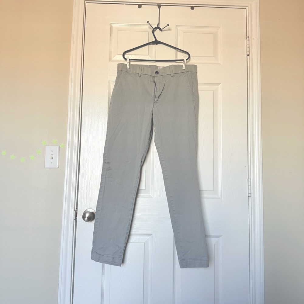 GAP Slim Jeans
Size 33x32
color gray